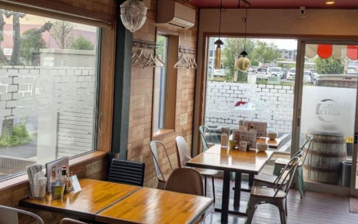 洋食酒場ボンバイエ